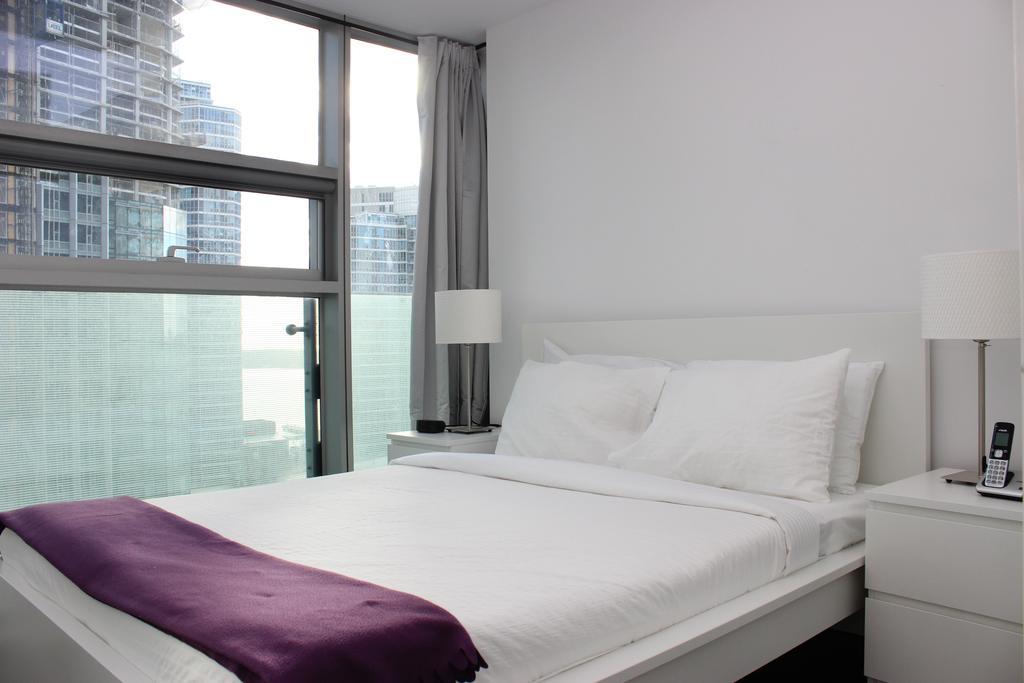 Atlas Suites- Furnished Apartments-College Street, Toronto Exterior photo
