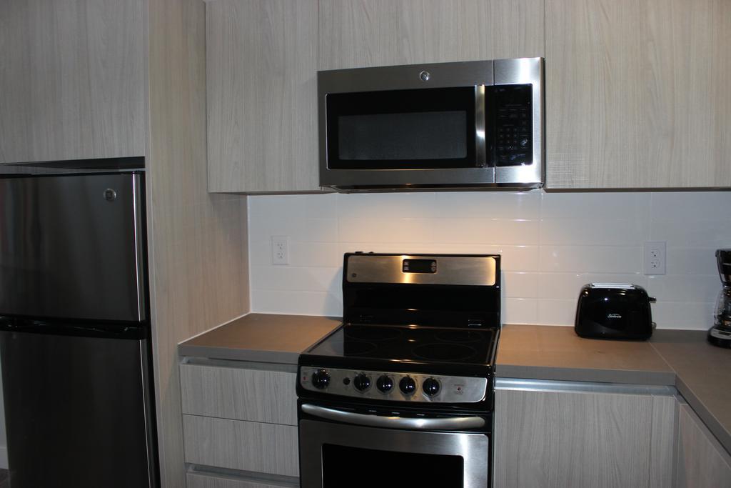 Atlas Suites- Furnished Apartments-College Street, Toronto Exterior photo