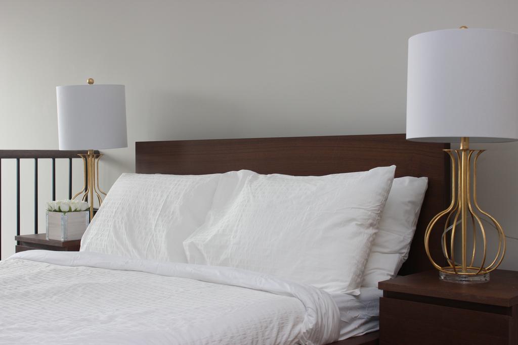 Atlas Suites- Furnished Apartments-College Street, Toronto Exterior photo